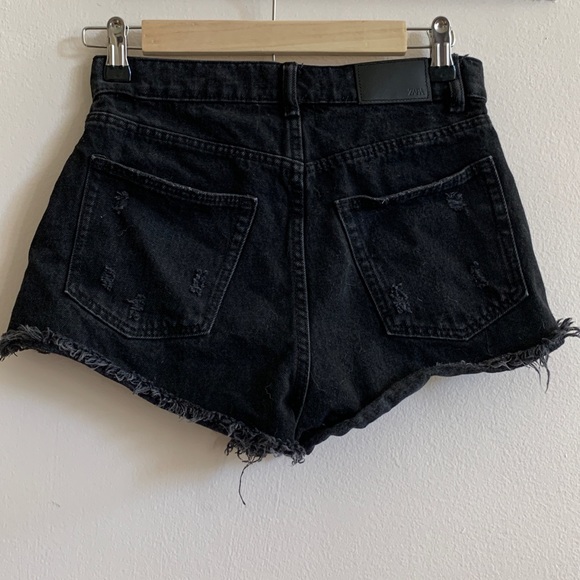 Zara Denim Cut off Shorts - Picture 4 of 6